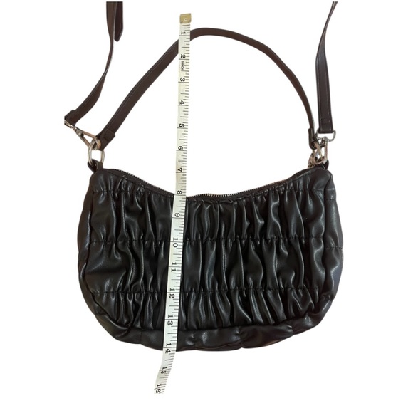 Elegant Black Shoulder Bag - Picture 11 of 12